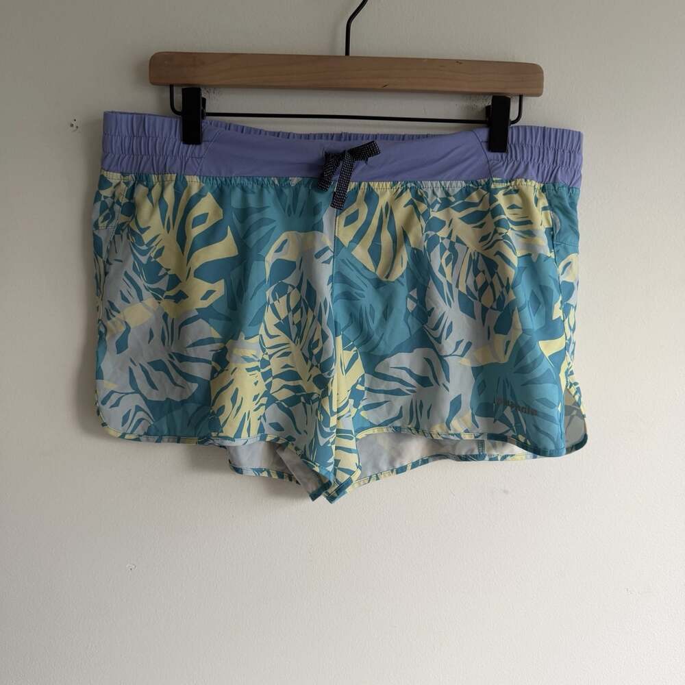 Patagonia Women’s Nine Trails Shorts 4” Size L Outdoor Hiking Lined Running Blue